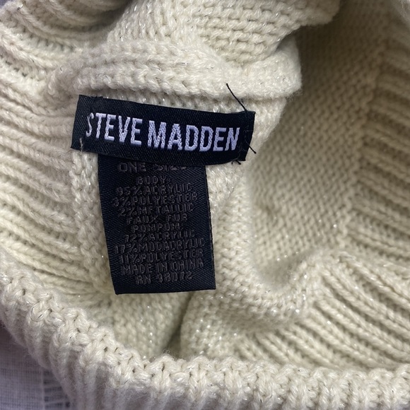 Steve Madden NWOT  winter hat and gloves set. - Picture 7 of 8